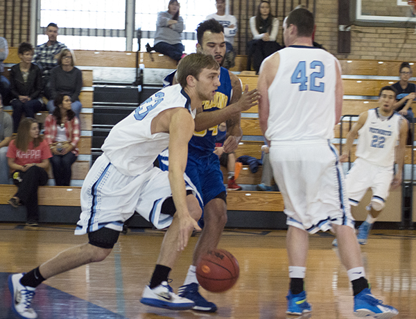 Men's Basketball Edged Out By Fontbonne, 67-60