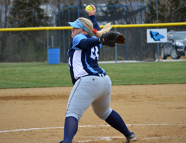 Softball Outhit Grinnell in Sweep