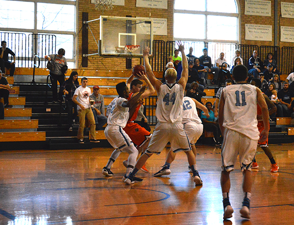 Blue Jays Suffer First Conference Loss to Fontbonne, 63-61