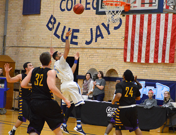 Men's Basketball Snaps Three-Game Losing Streak with 75-61 Win over Fontbonne