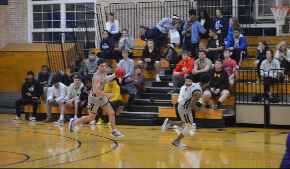 Westminster Men's Basketball Drops Home Game to Fontbonne