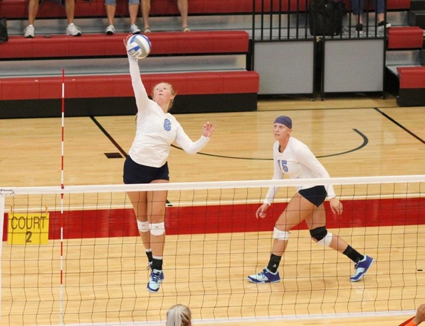 Westminster Volleyball Wins Three Matches at Illinois Wesleyan Tournament