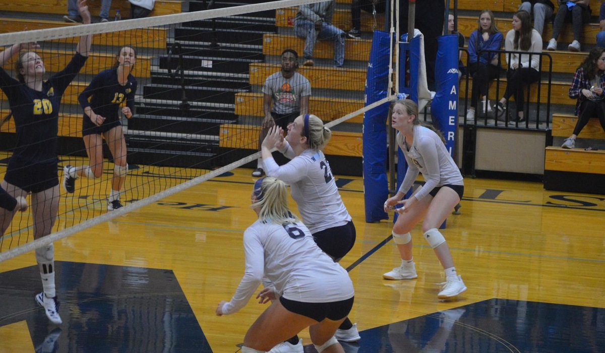 Westminster Volleyball Defeats Spalding in Five Sets